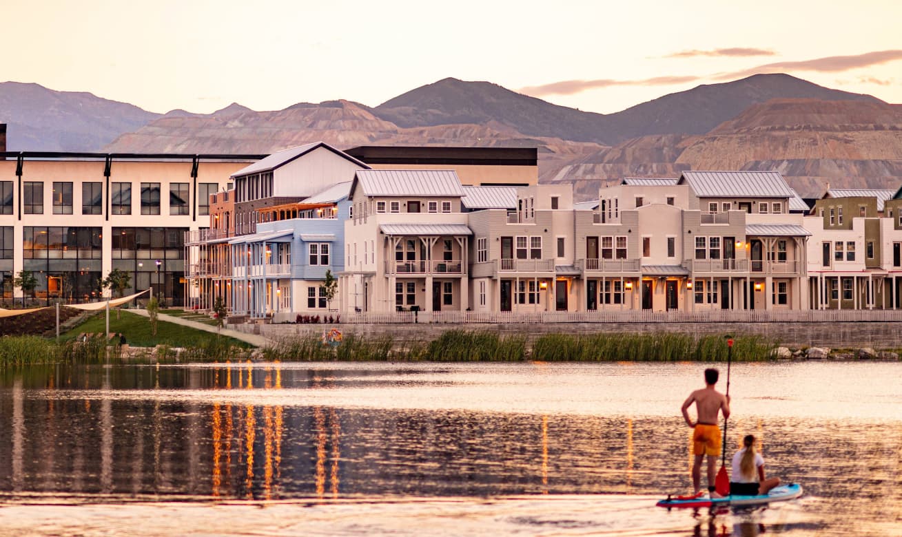 Daybreak Paddle boarding Lake